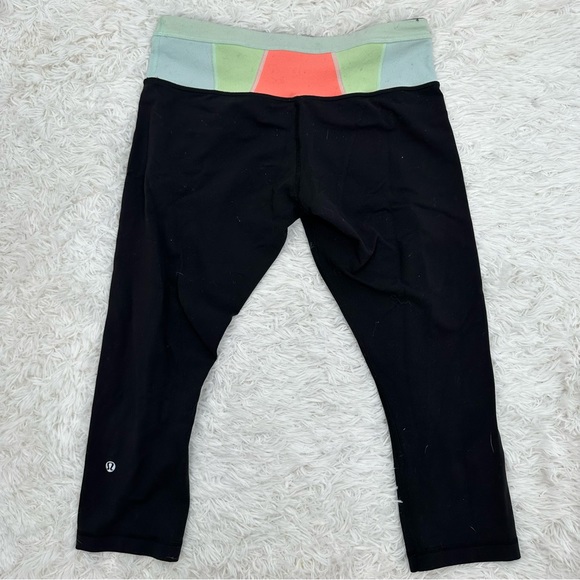 Lululemon Black Reversible cropped Leggings 8 - Picture 3 of 6